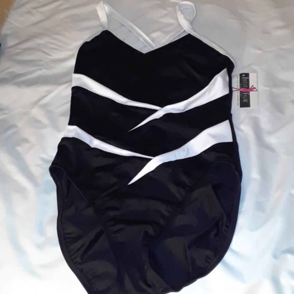 InstantFigure Two-Tone One-Piece Swimsuit Black 12‎